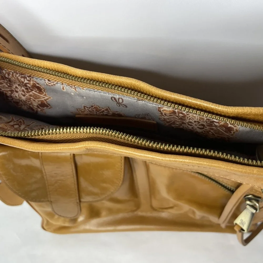 Hobo Leather Crossbody Bag‎ Purse Handbag Honey Caramel Color Zip Pockets